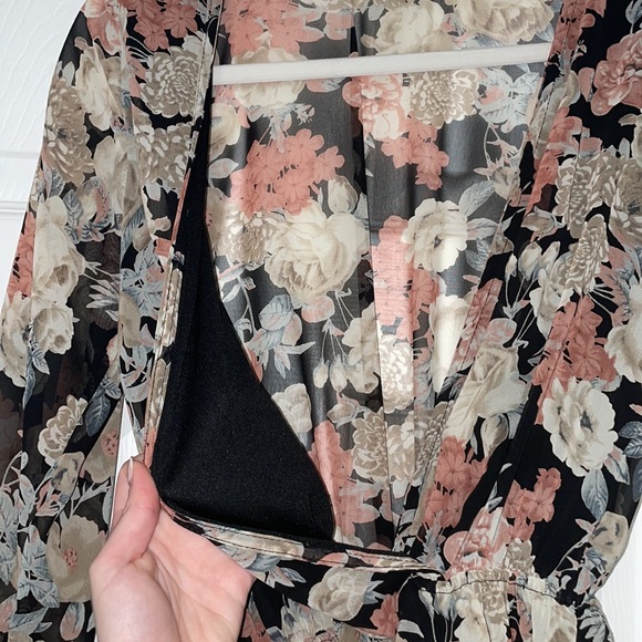 Black floral romper - Picture 2 of 5